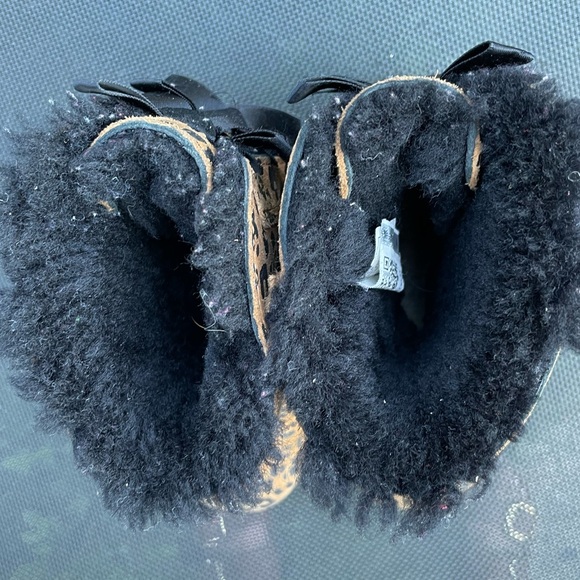 Little girls leopard print Ugg boots - Picture 8 of 8